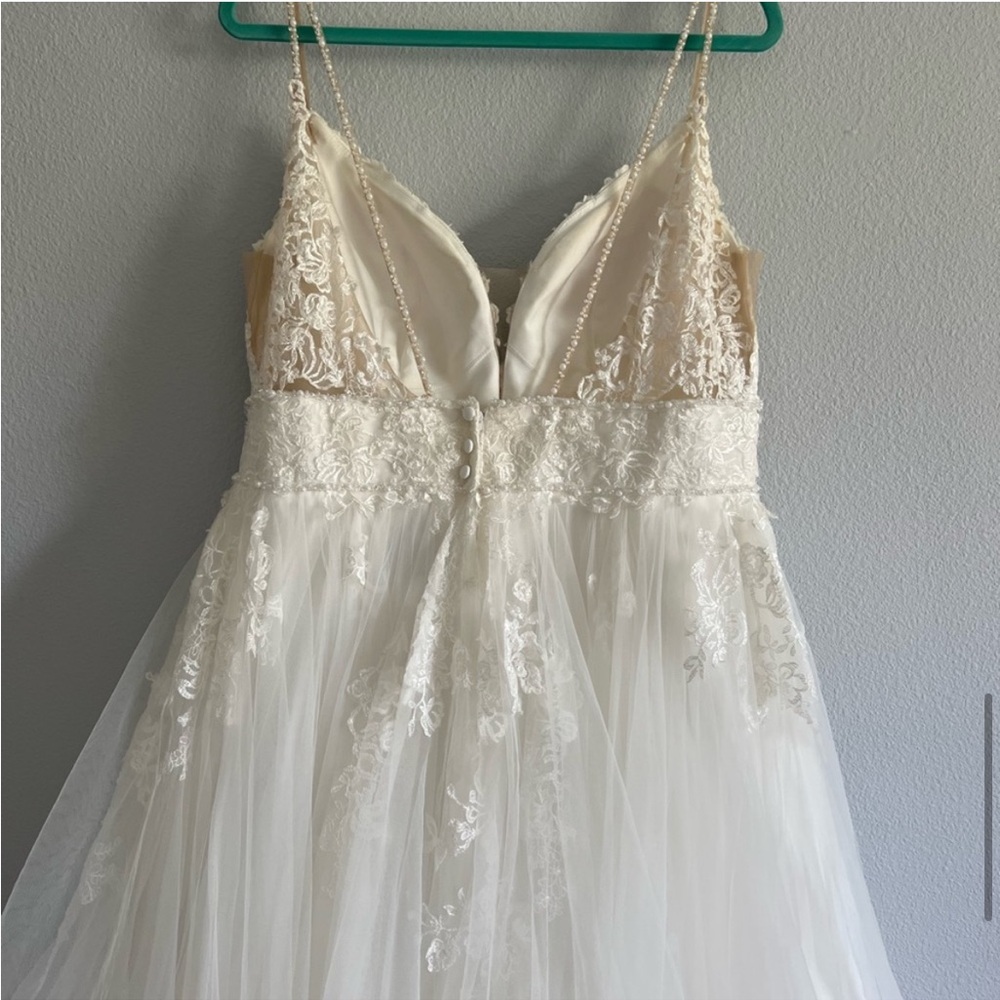 Stella York 6918 Princess Ballgown Wedding Dress - Picture 6 of 16